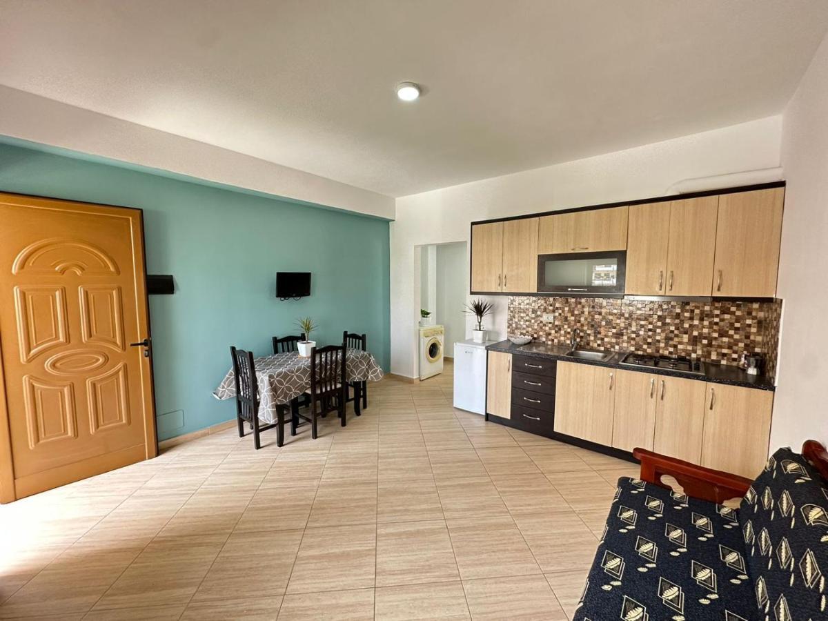 Vlora Villa With Private Parking Exterior photo